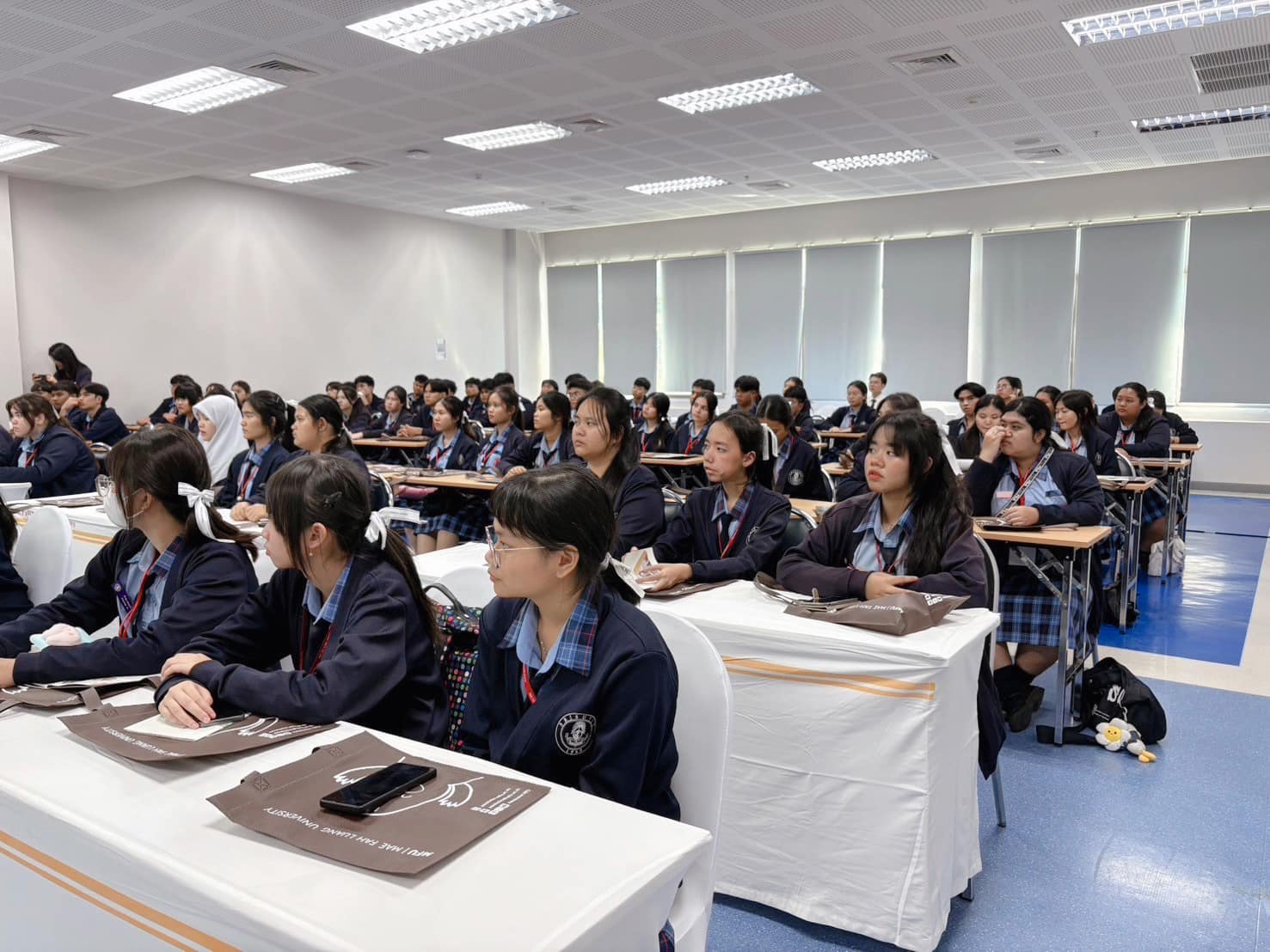 คณะศึกษาดูงาน : โรงเรียนศรีสุวิช