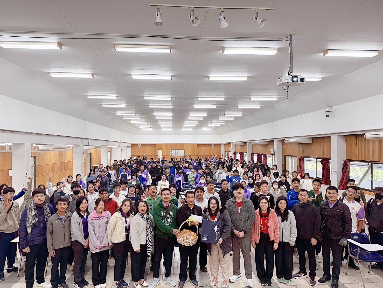 คณะศึกษาดูงาน : โรงเรียนเชียงของวิทยาคม